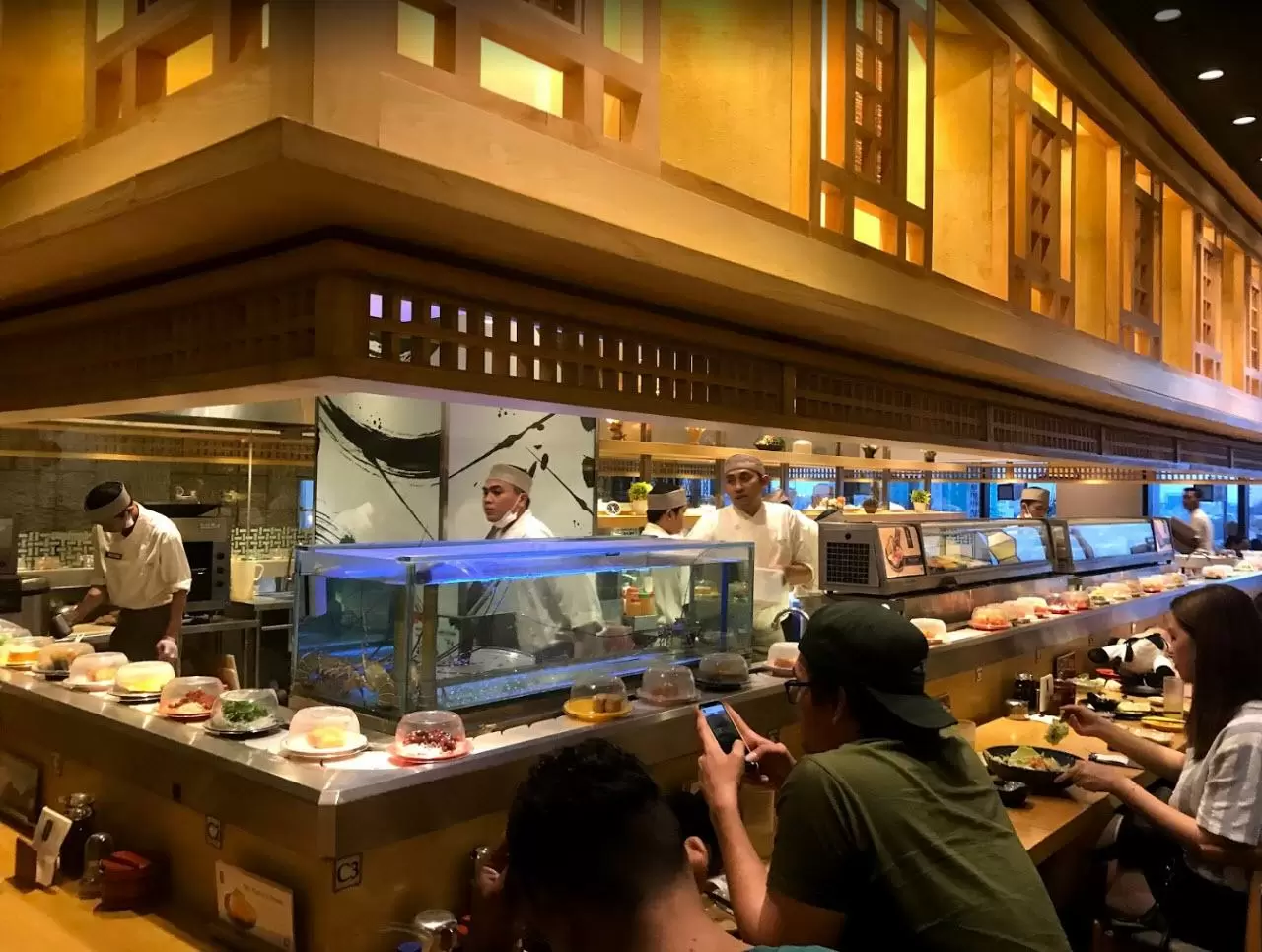 Suasana ruang makan Sushi Hiro Jakarta Pusat